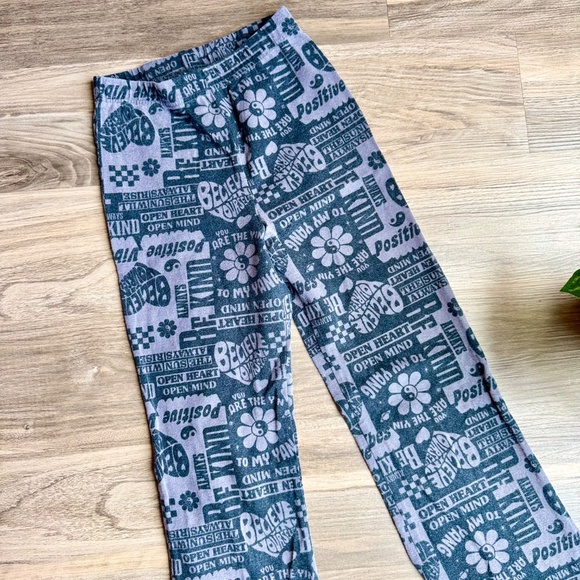 Zoe + Liv Positive Vibes Graphic Print Flare Leg Pants Black & Gray Size XS - Picture 5 of 10